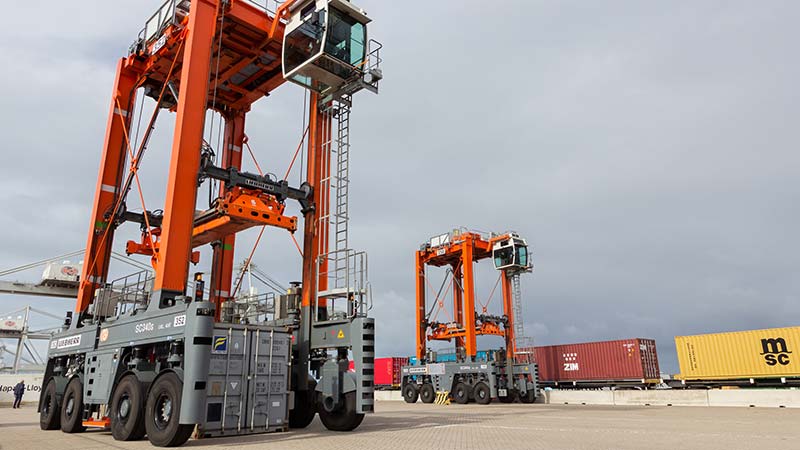 Straddle carriers moving contaners at a dock